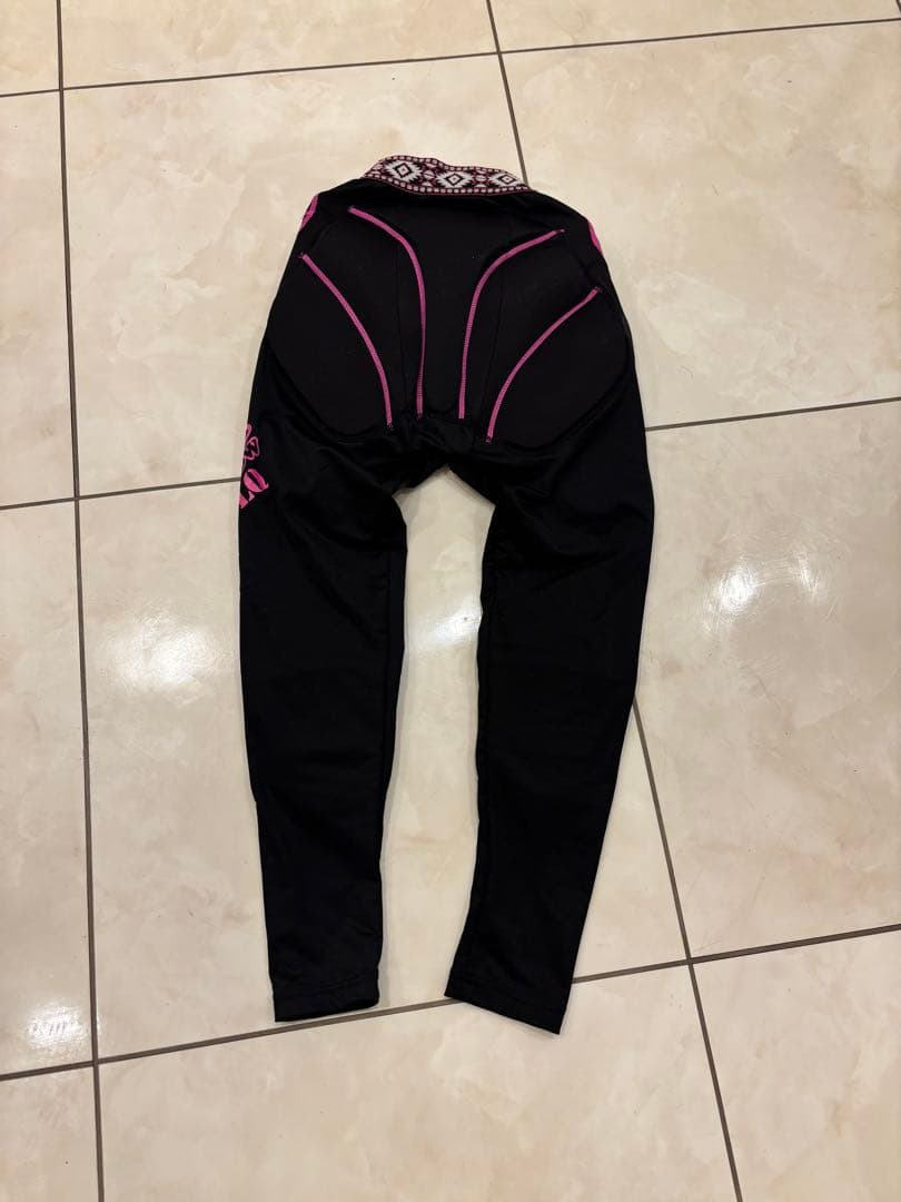 スノーボードウエアROXY/上下(ヒップパッドおまけ付き)女性用Sサイズ