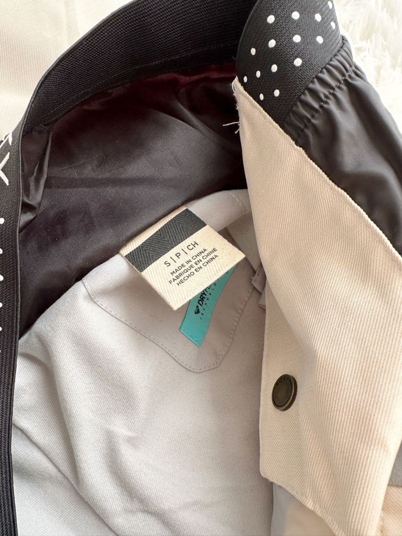 【新品未使用タグ付き】ROXY ロキシー スノーボードウェア 上下セット S