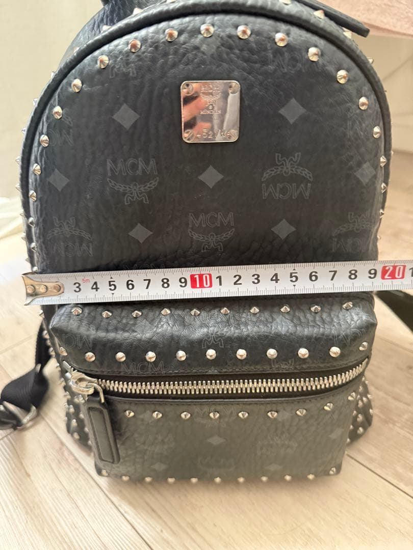 MCM スタッズ付き ブラックリュック
