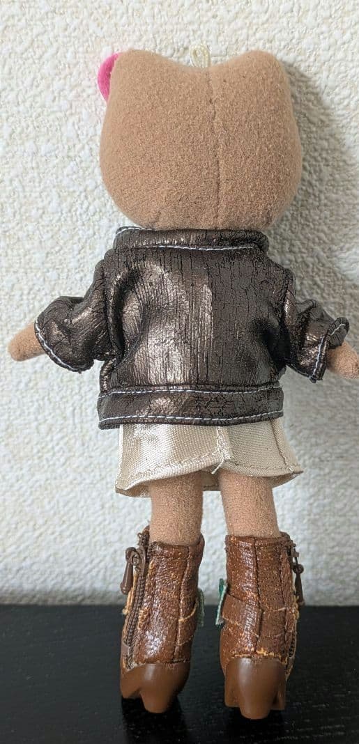 レトロ　ハローキティドレスアップコレクション日焼けガングロギャルとお着替えセット