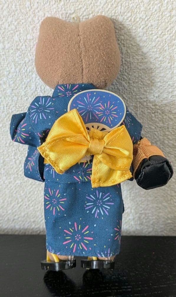 レトロ　ハローキティドレスアップコレクション日焼けガングロギャルとお着替えセット