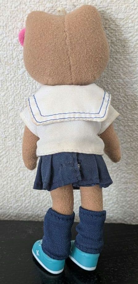 レトロ　ハローキティドレスアップコレクション日焼けガングロギャルとお着替えセット