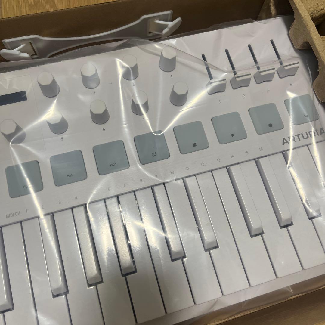 【限定：登録解除済】Arturia MiniLab 3 Alpine White