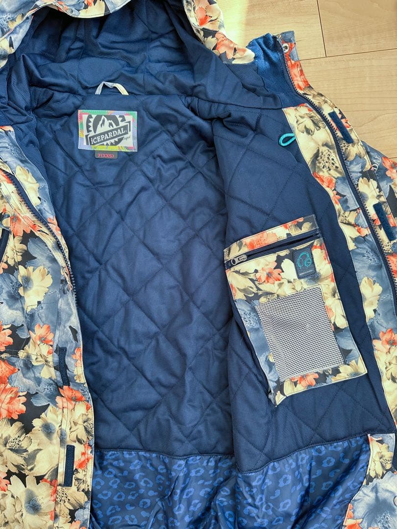 極美品】スノーボードウェア 上下&グローブセット 7号(XXS