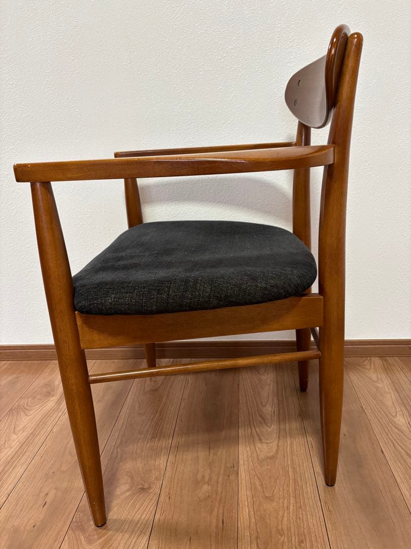 アクメファニチャー　TRESTLES ARM CHAIR トラッセルアームチェア
