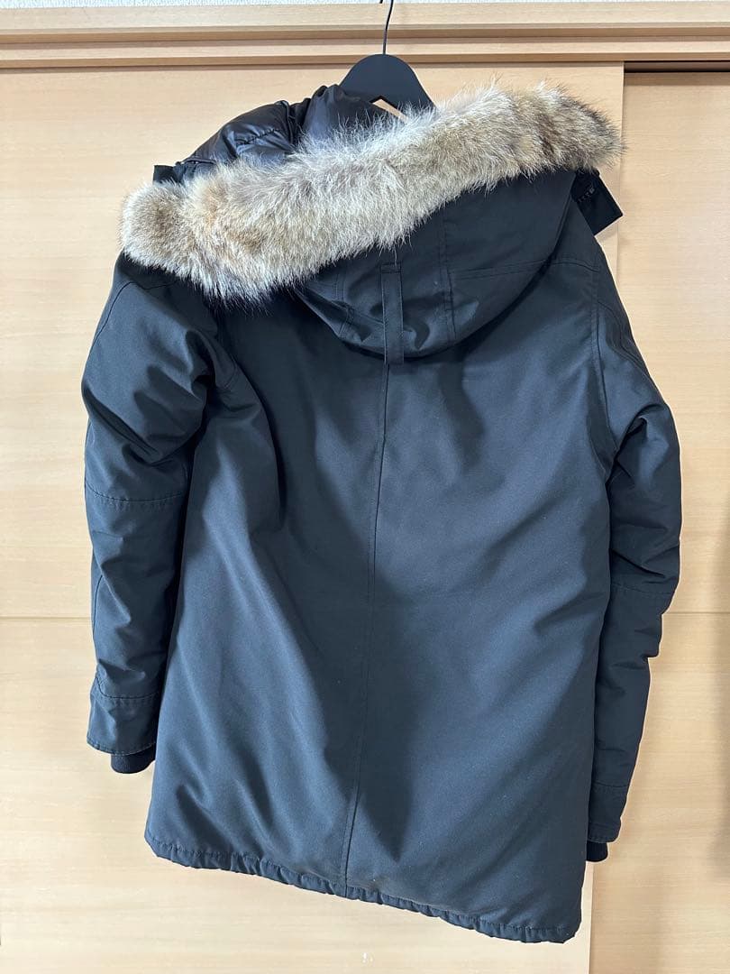   ブラック ダウンジャケット　シャトーパーカー