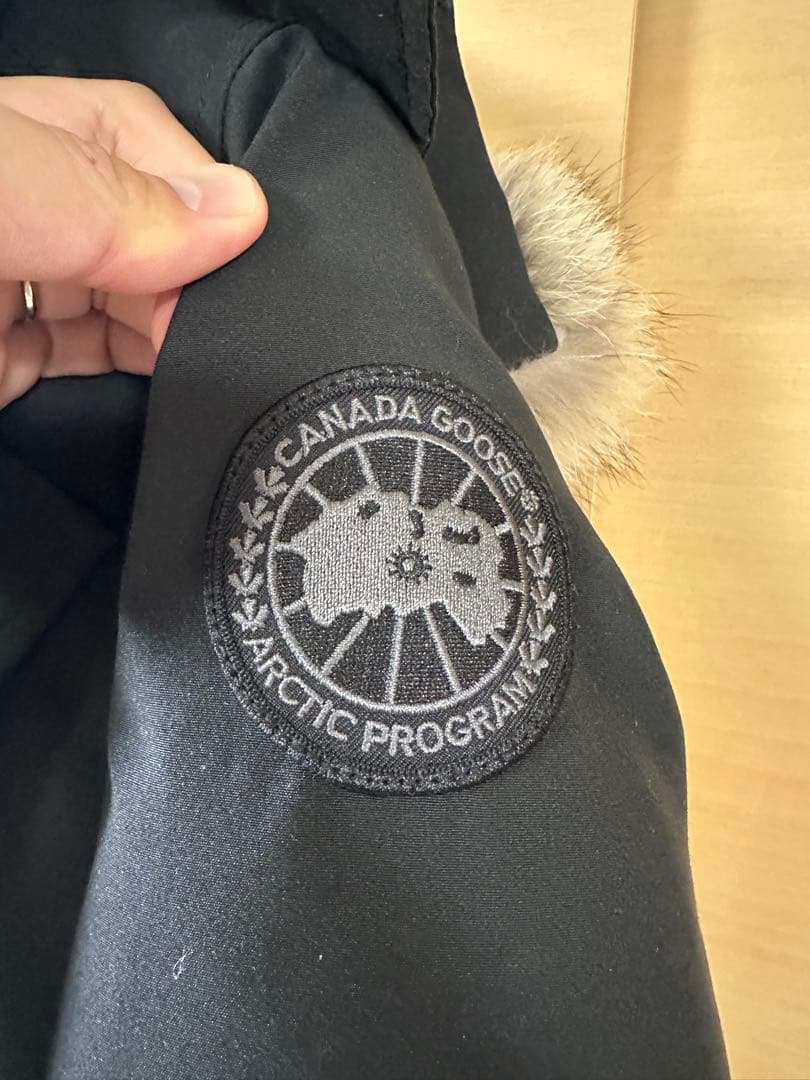   ブラック ダウンジャケット　シャトーパーカー