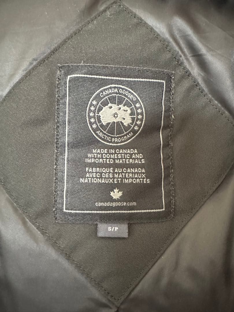   ブラック ダウンジャケット　シャトーパーカー