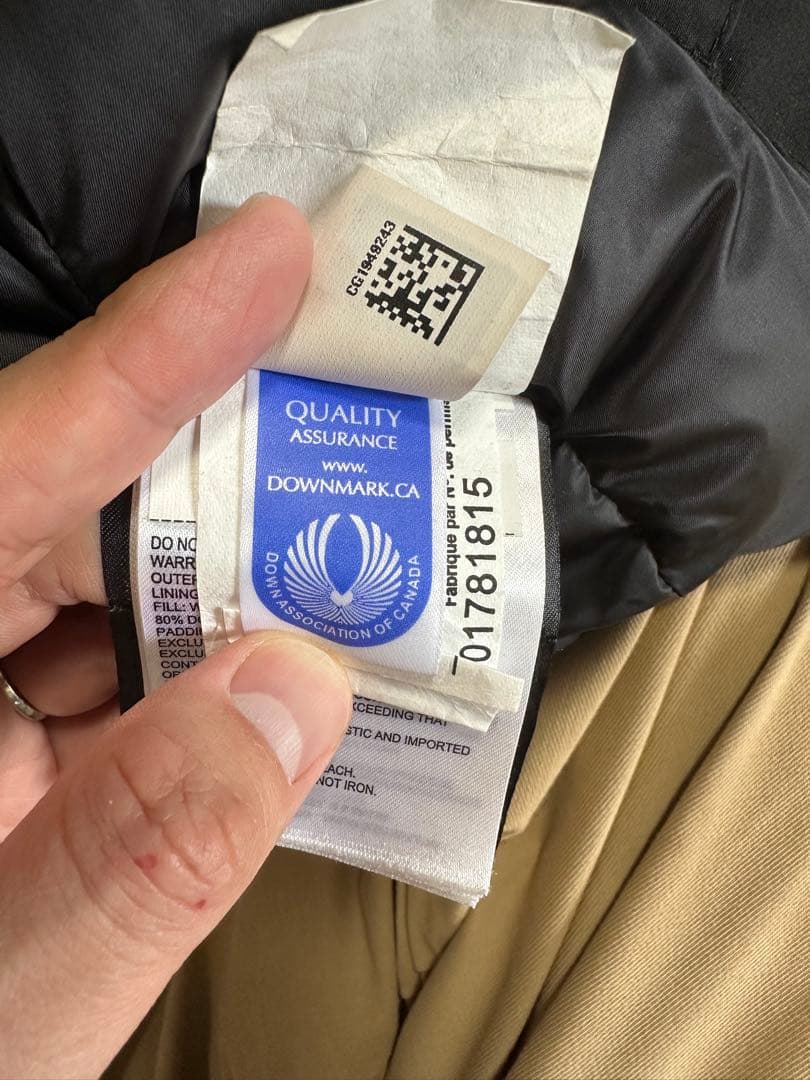   ブラック ダウンジャケット　シャトーパーカー