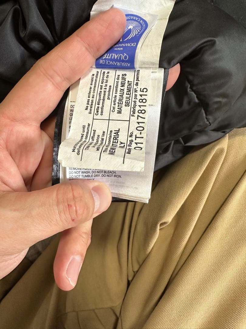   ブラック ダウンジャケット　シャトーパーカー