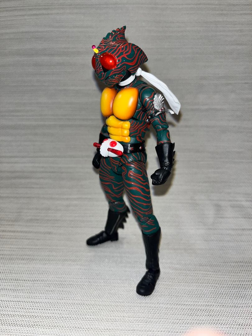 S.H.Figuarts（真骨彫製法） 仮面ライダーアマゾン＆旧版エフェクト付属
