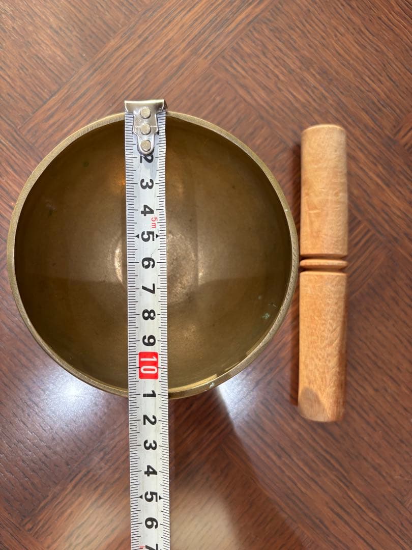 アマナマナ真鍮製シンギングボウル台座とスティックのセットです