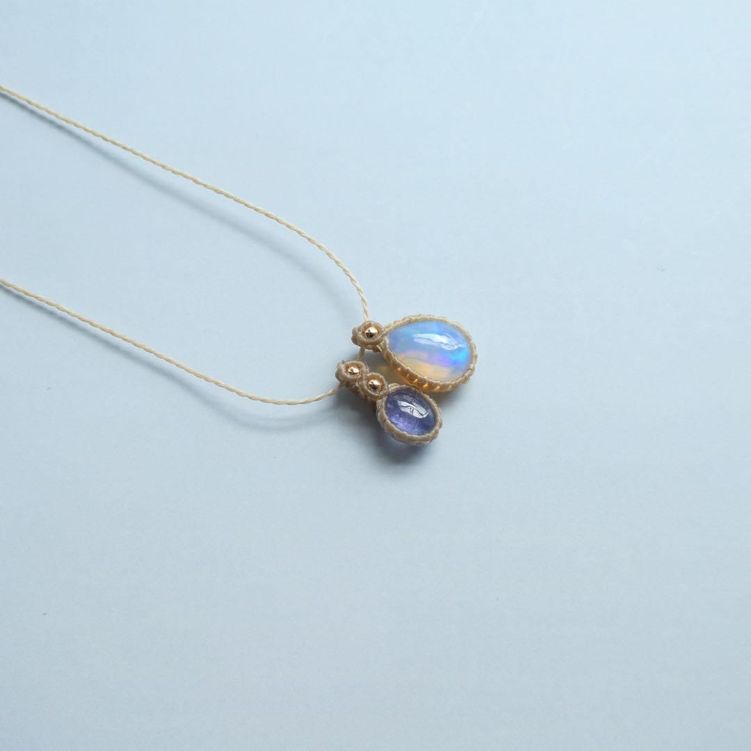 でんちゃん　オパールとタンザナイトのマクラメネックレス