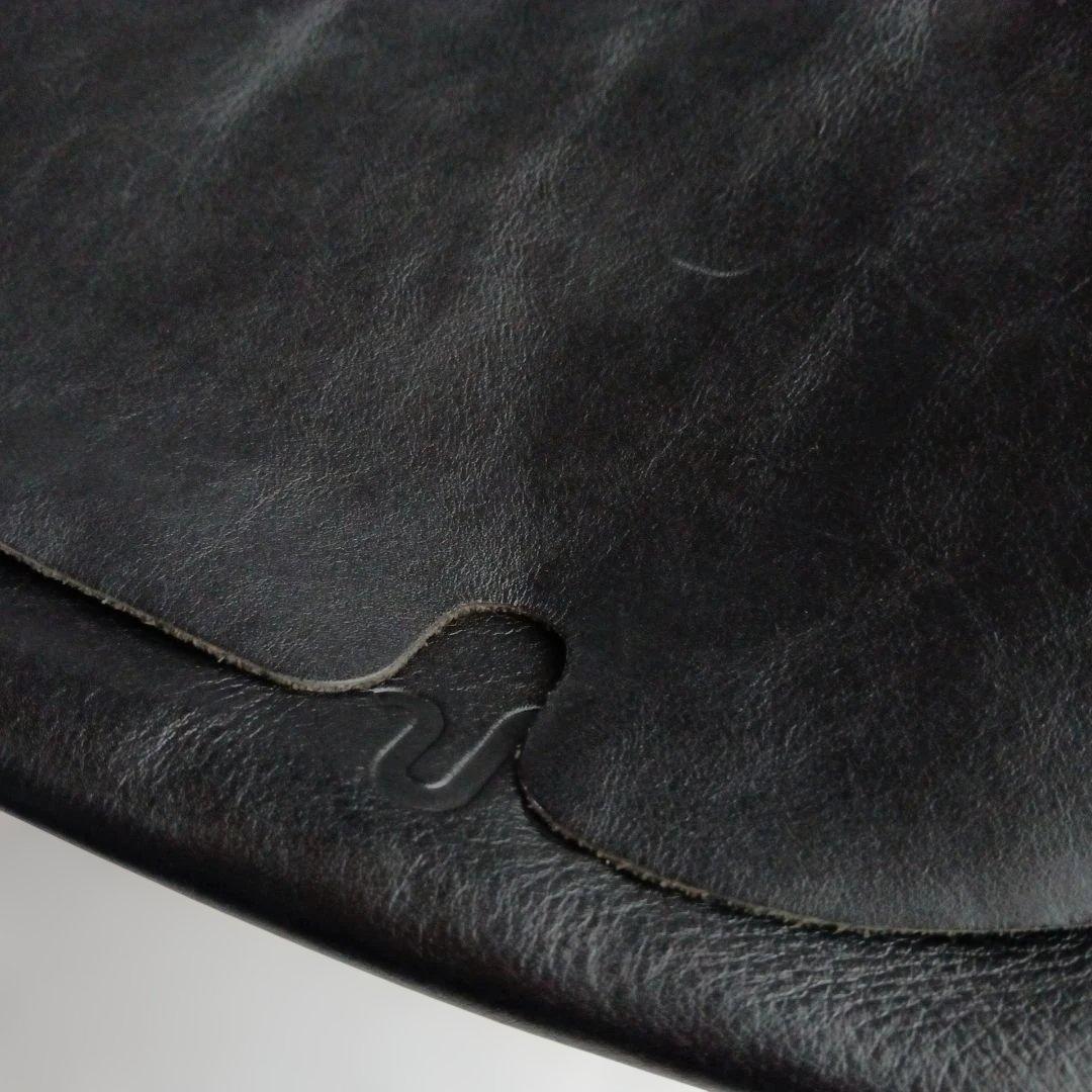 Uni＆co メッセンジャーバッグ　レザー　ブラック　Mサイズ