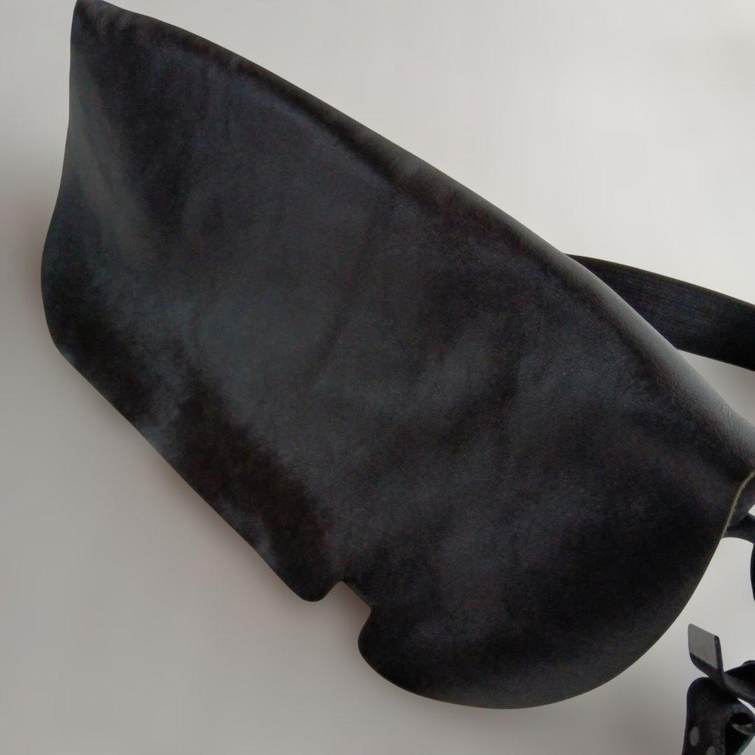 Uni＆co メッセンジャーバッグ　レザー　ブラック　Mサイズ