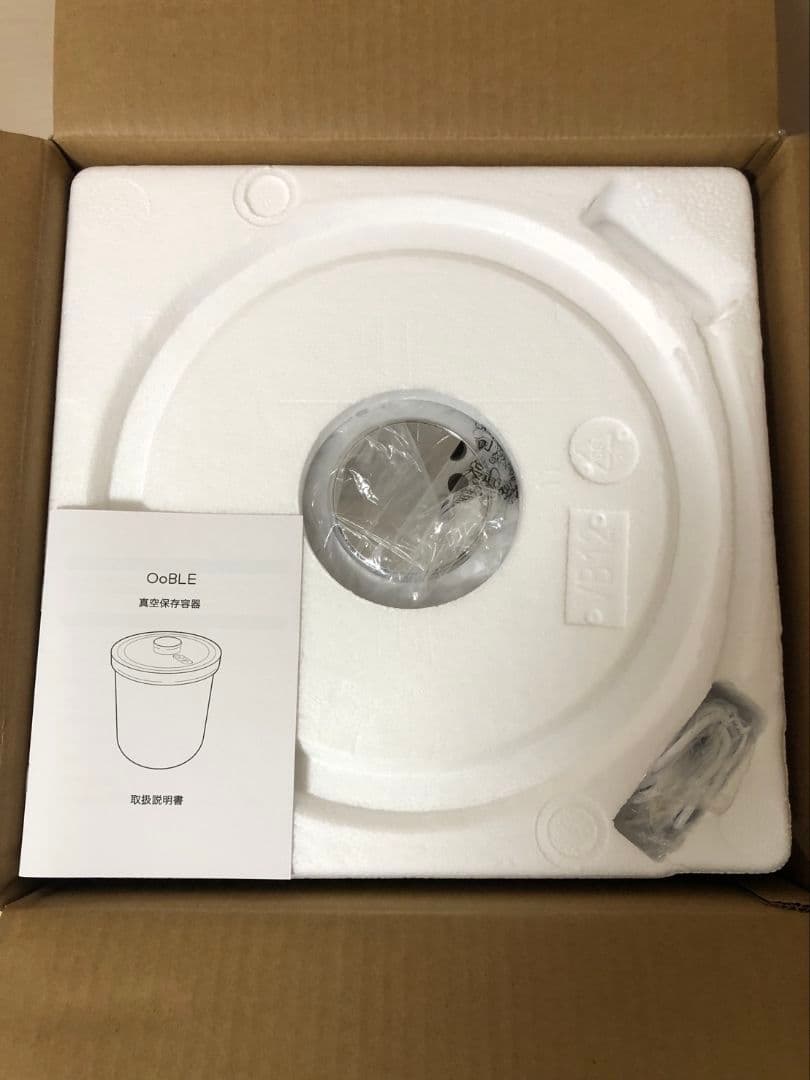 未使用　米びつ　おいしさキープ　真空保存容器　OoBLE 白　オーブル