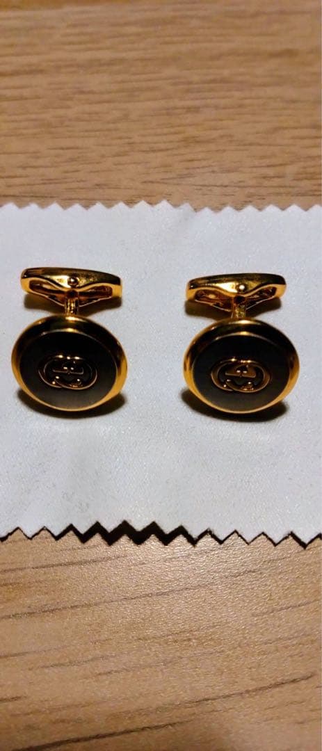 Gucci ゴールドカフスボタン 専用ケース付き 工場 直営 店
