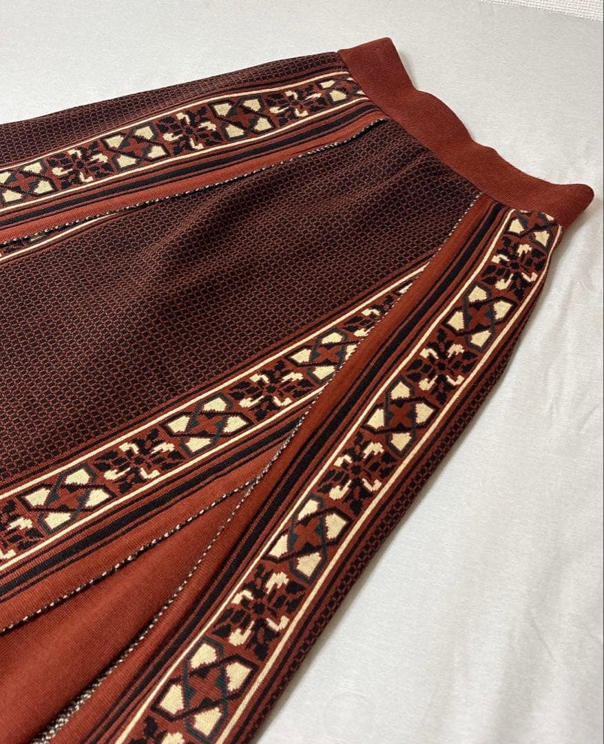 美品✨TAN 即完売品 タン タイルジャガード パンツ ニット