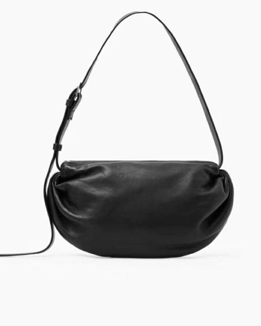 COS ブラックレザー ボディバッグ