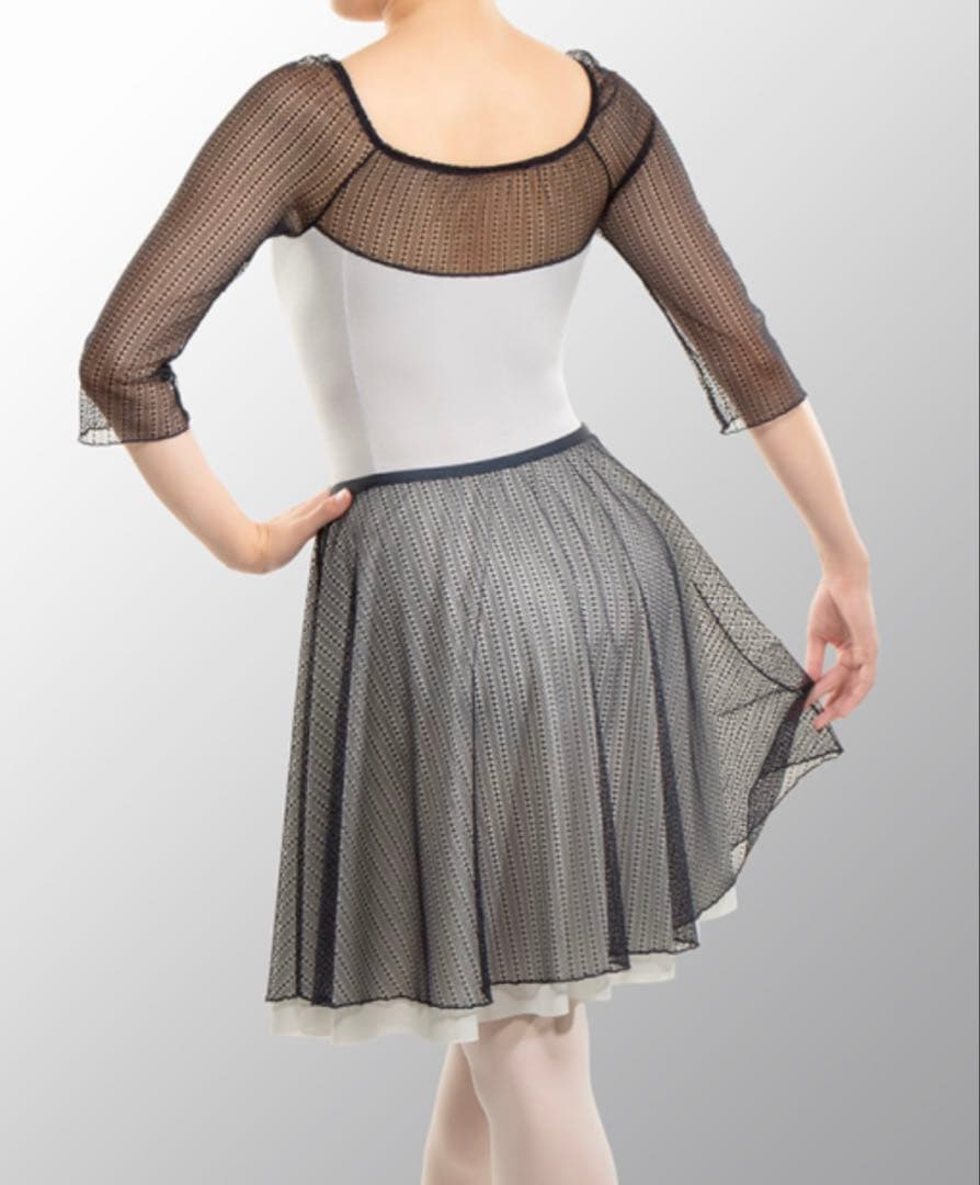 お値下げ　クドゥピエ　バレエ レオタード 揃いのスカートと共に　Ｍ