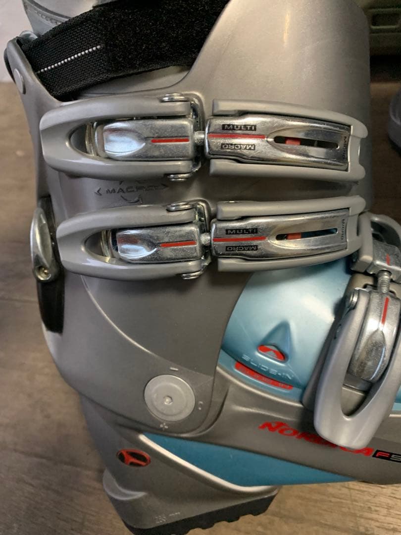 送料込み　NORDICA　スキーブーツ　24.5cm　ブルー