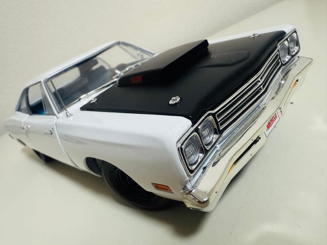 '69 Plymouthプリムス RoadRunnerロードランナー 1/18