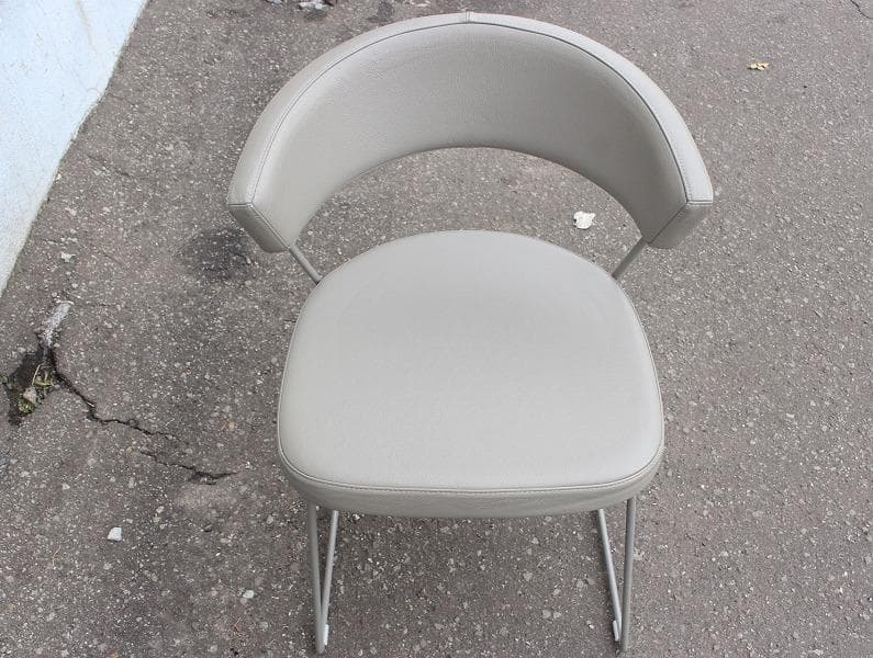 カリガリス コヌビア ニューヨーク ダニングチェア ソフトレザー カラー/トープ