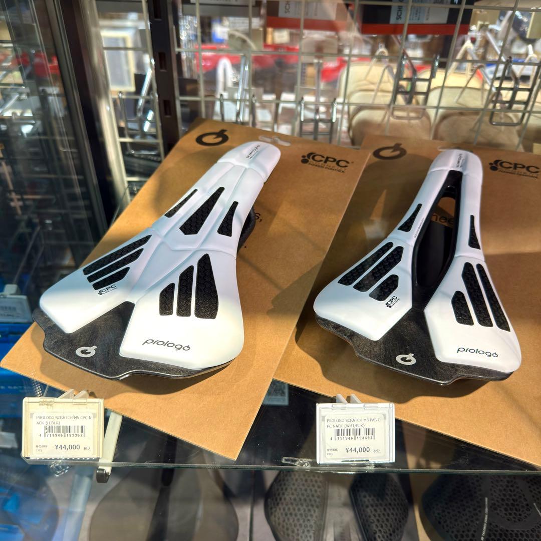 プロロゴ　カーボンサドル　SCRATCH M5 CPC NACK
