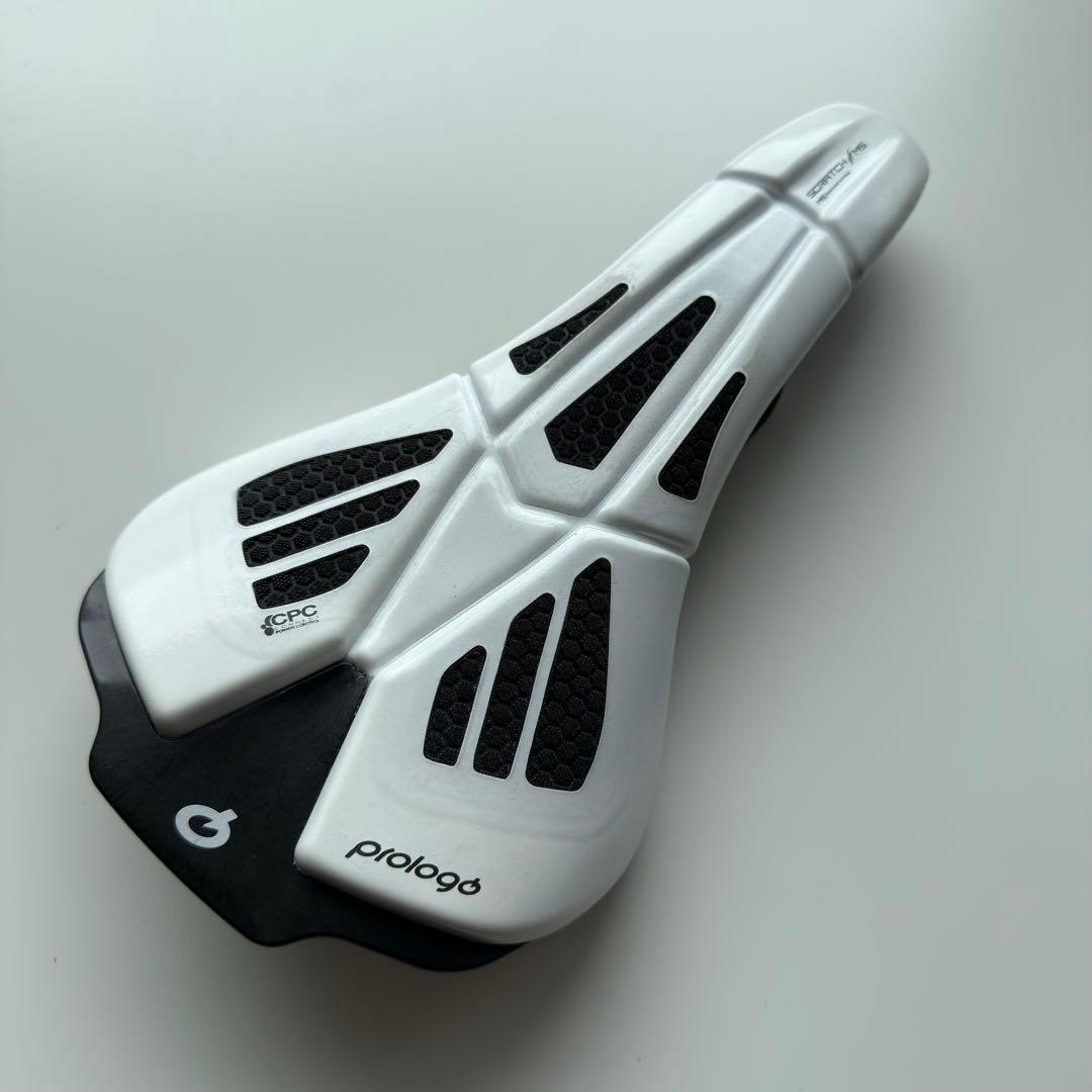 プロロゴ　カーボンサドル　SCRATCH M5 CPC NACK