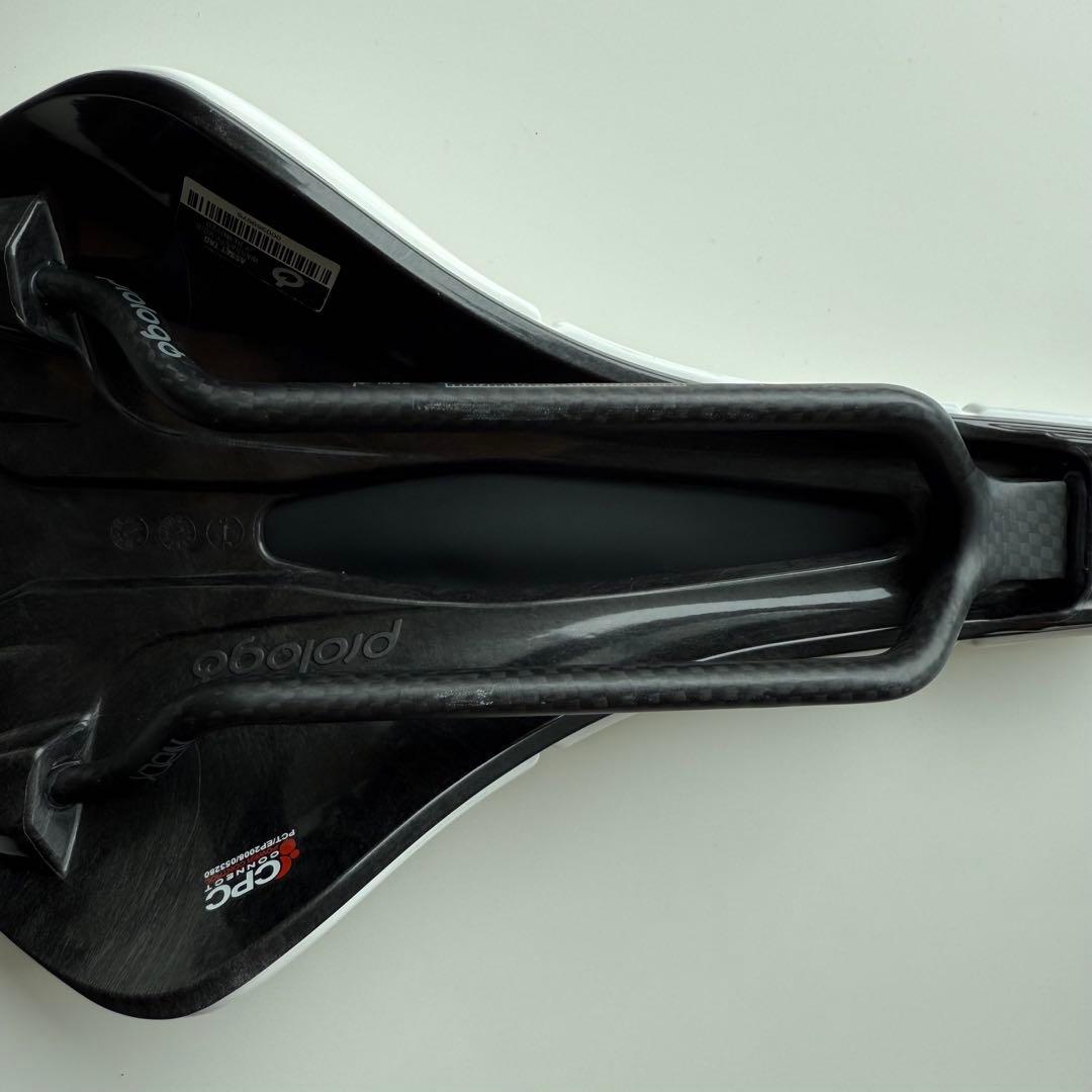 プロロゴ　カーボンサドル　SCRATCH M5 CPC NACK