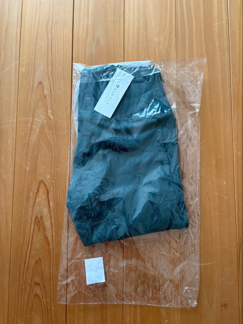 週末割】【SUKALA】プレーントレンカレギンス グリーン Mサイズ - メルカリ