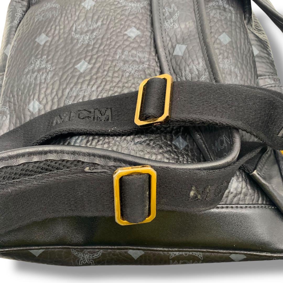 MCM リュック　レザー　スタッズ　黒　ブラック　総柄