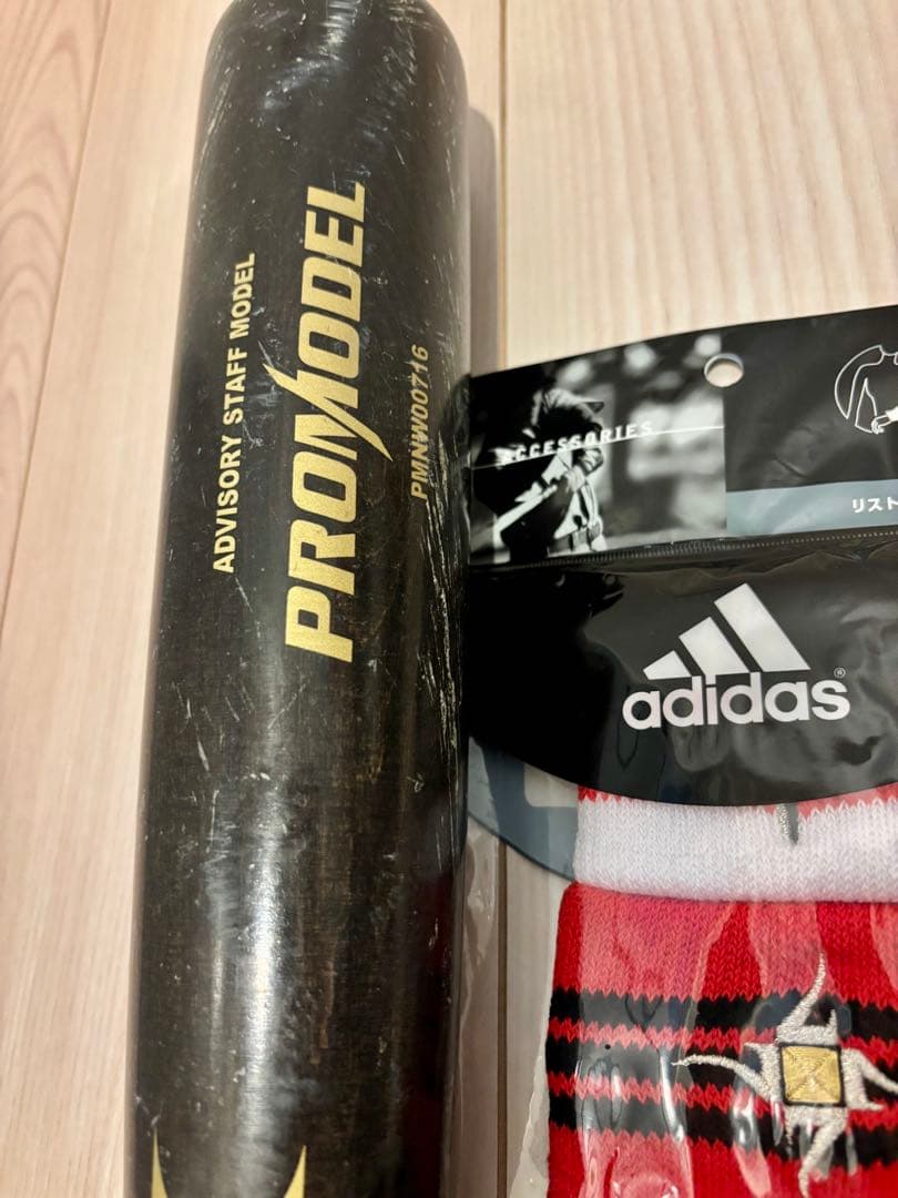 西岡剛2点セット リストバンド 木製軟式バット - メルカリ