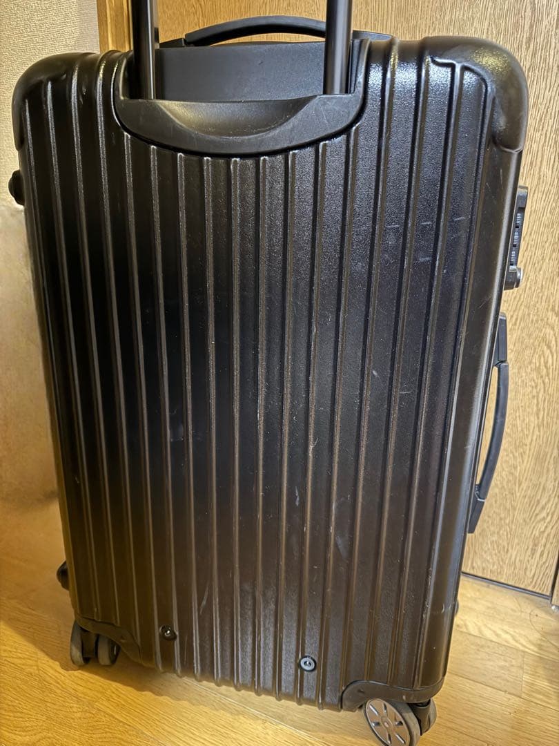 RIMOWA ブラック キャリーケース 中型