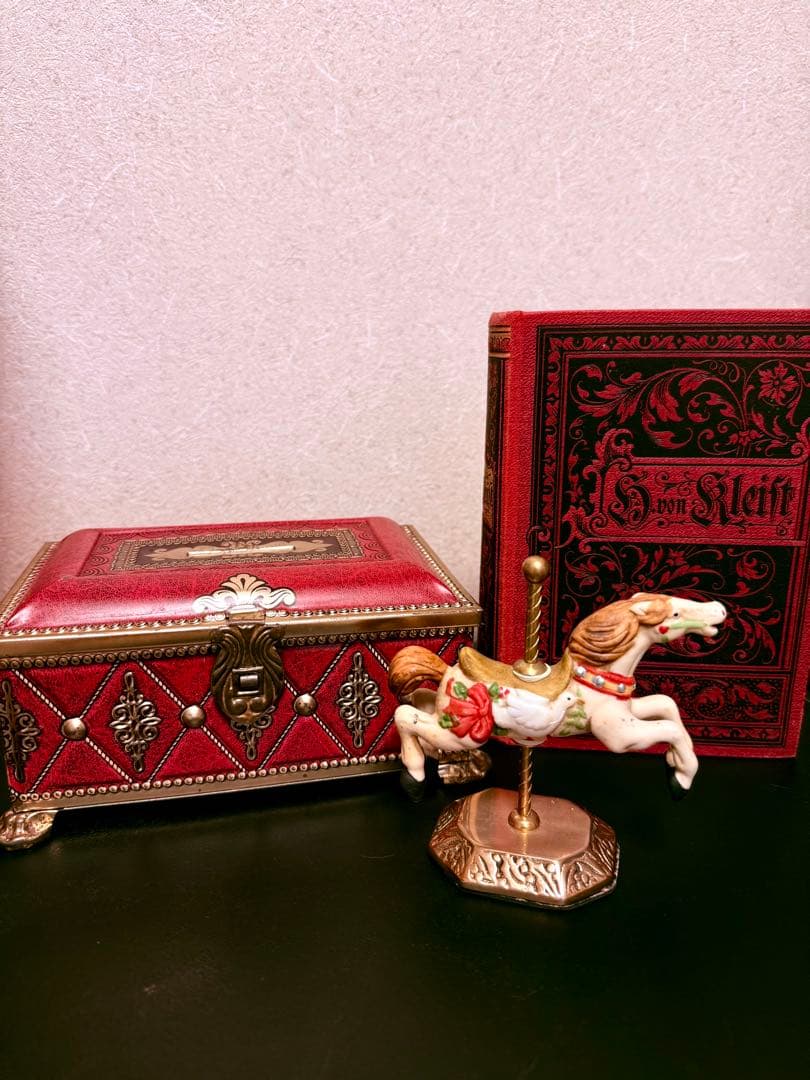 フランス　アンティーク　缶　メリーゴーランド　カルーセル　洋書　置物　本　貯金箱