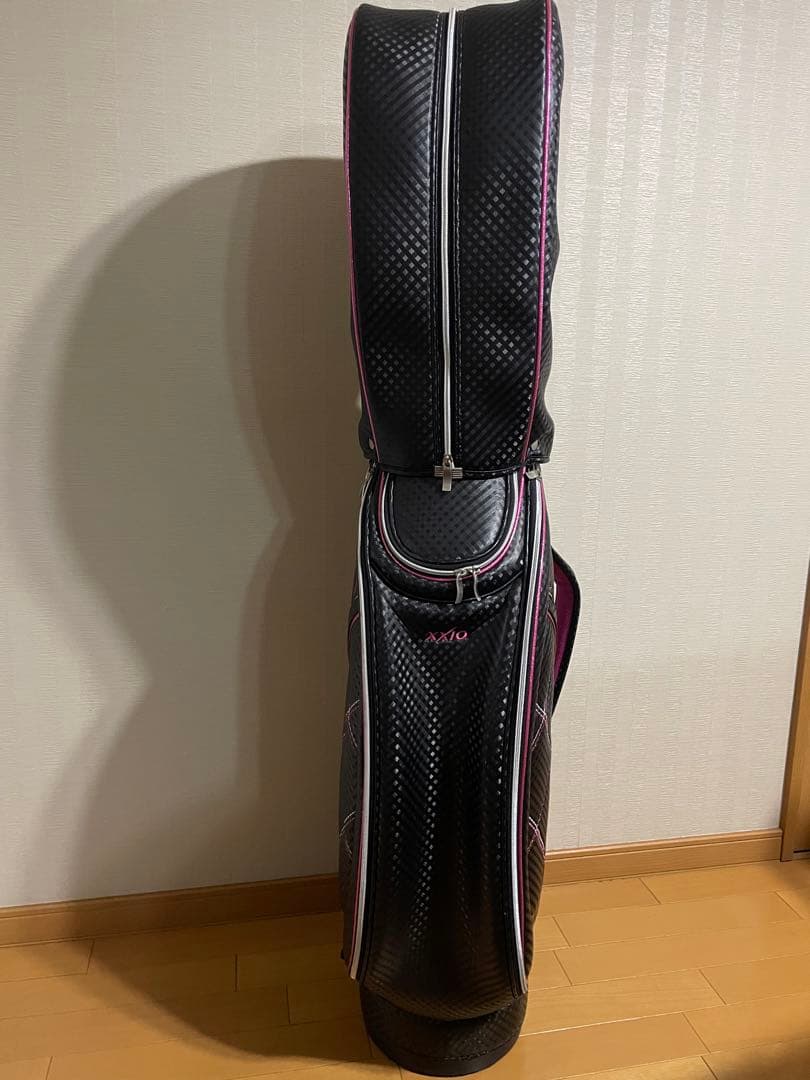 ほぼ未使用XXIO ゴルフバッグ・キャディバッグレディース 黒ピンク