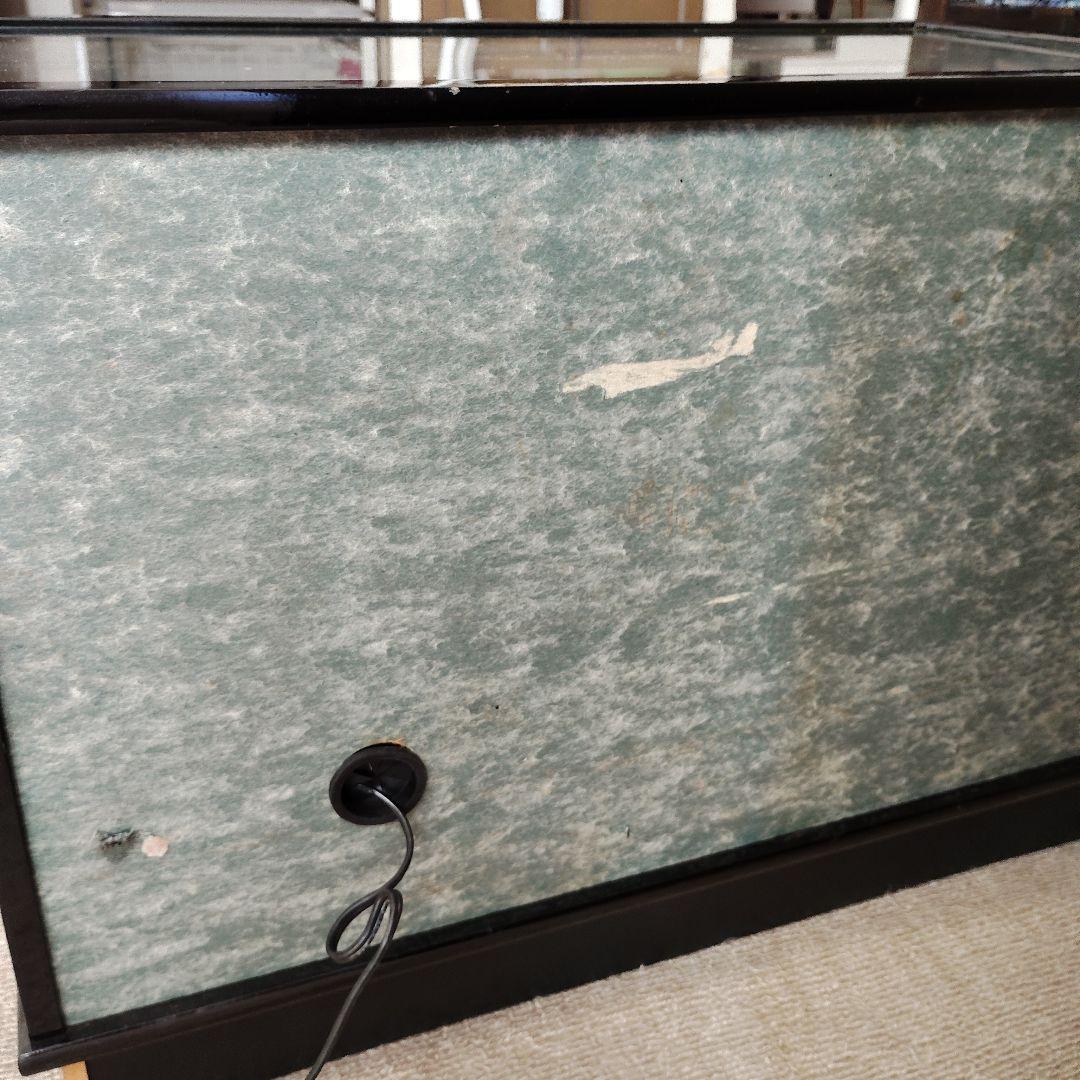 伝統的なひな人形セット ガラスケース付き