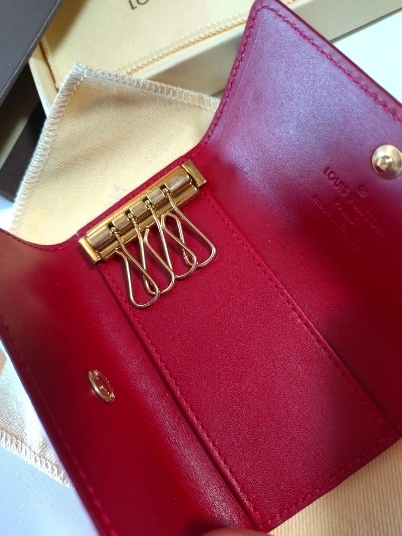 【新品・箱付】LOUIS VUITTON キーケース ミュルティクレ4 ヴェルニ