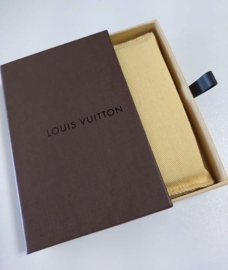 【新品・箱付】LOUIS VUITTON キーケース ミュルティクレ4 ヴェルニ