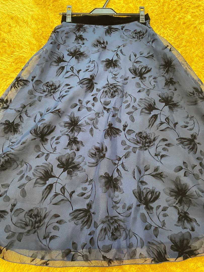 ストロベリーフィールズ　2024AW フロッキー花柄フレアスカート　ネイビー