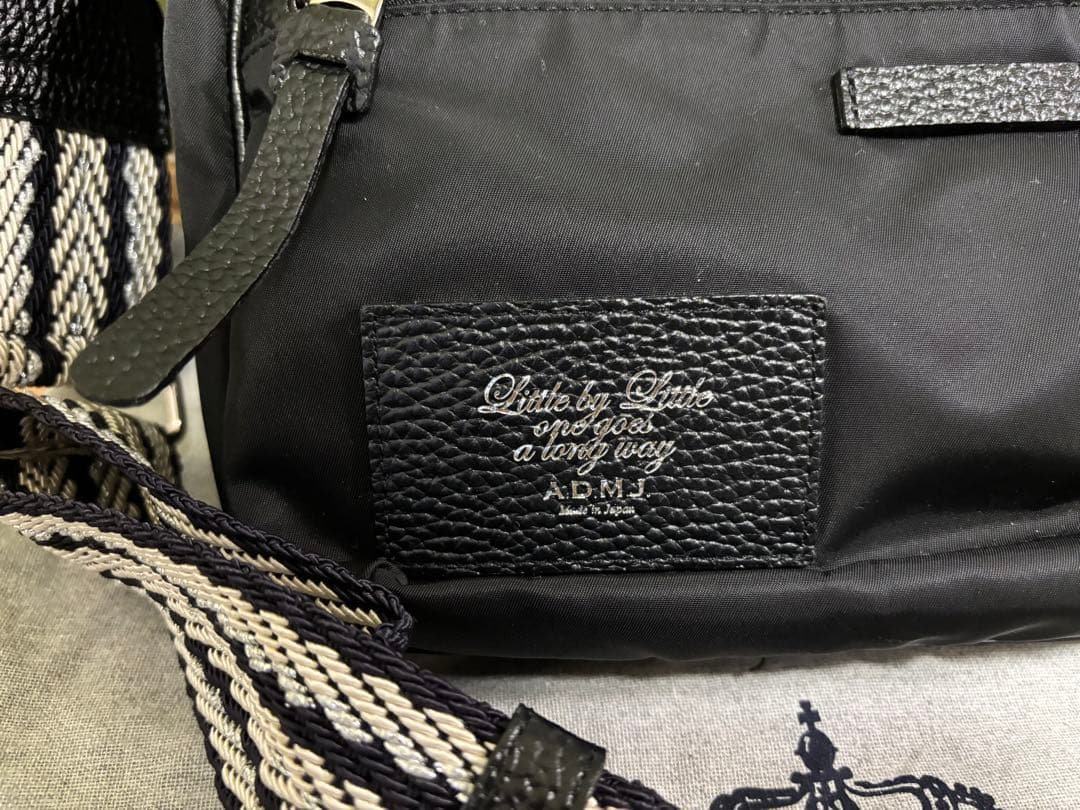 ADMJ デイビス ボディバッグ ブラック ファッション レディース