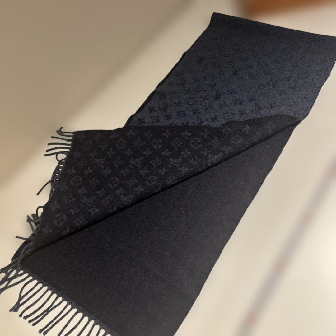 ルイヴィトン　マフラー　グラデーション　ネイビー　グレー系　暖かいです　箱付き