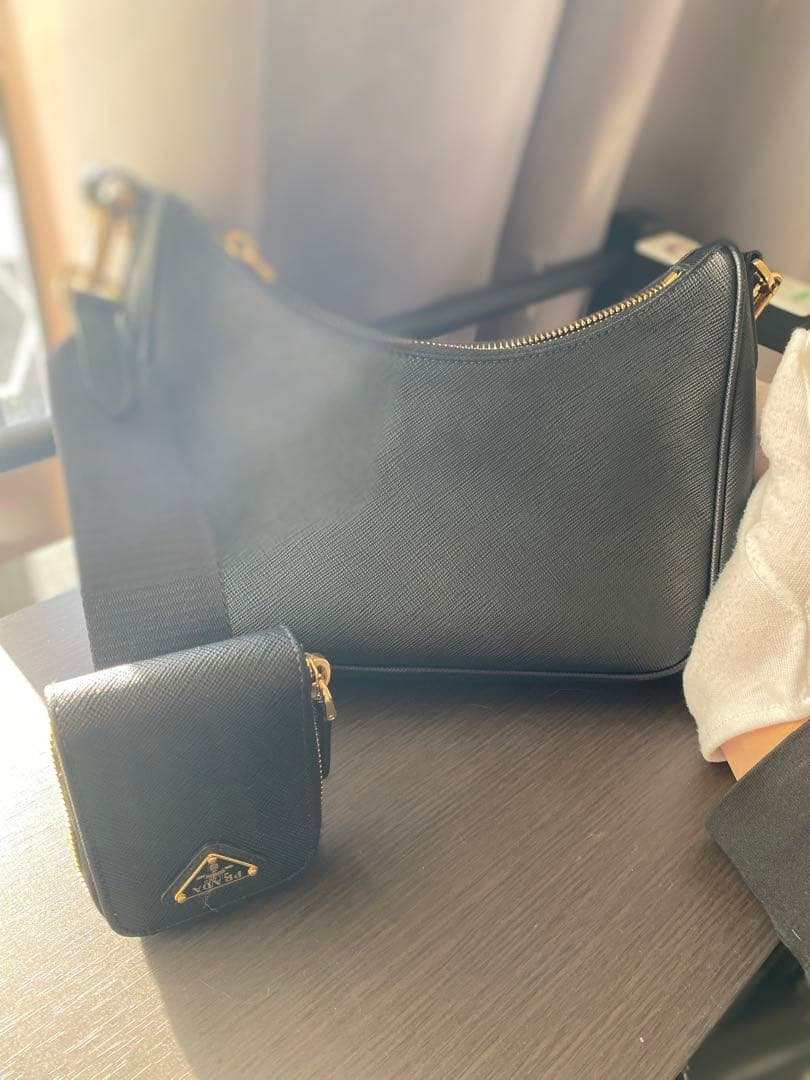 【定価36万円】プラダ Re-Edition 2005 サフィアーノレザーバック