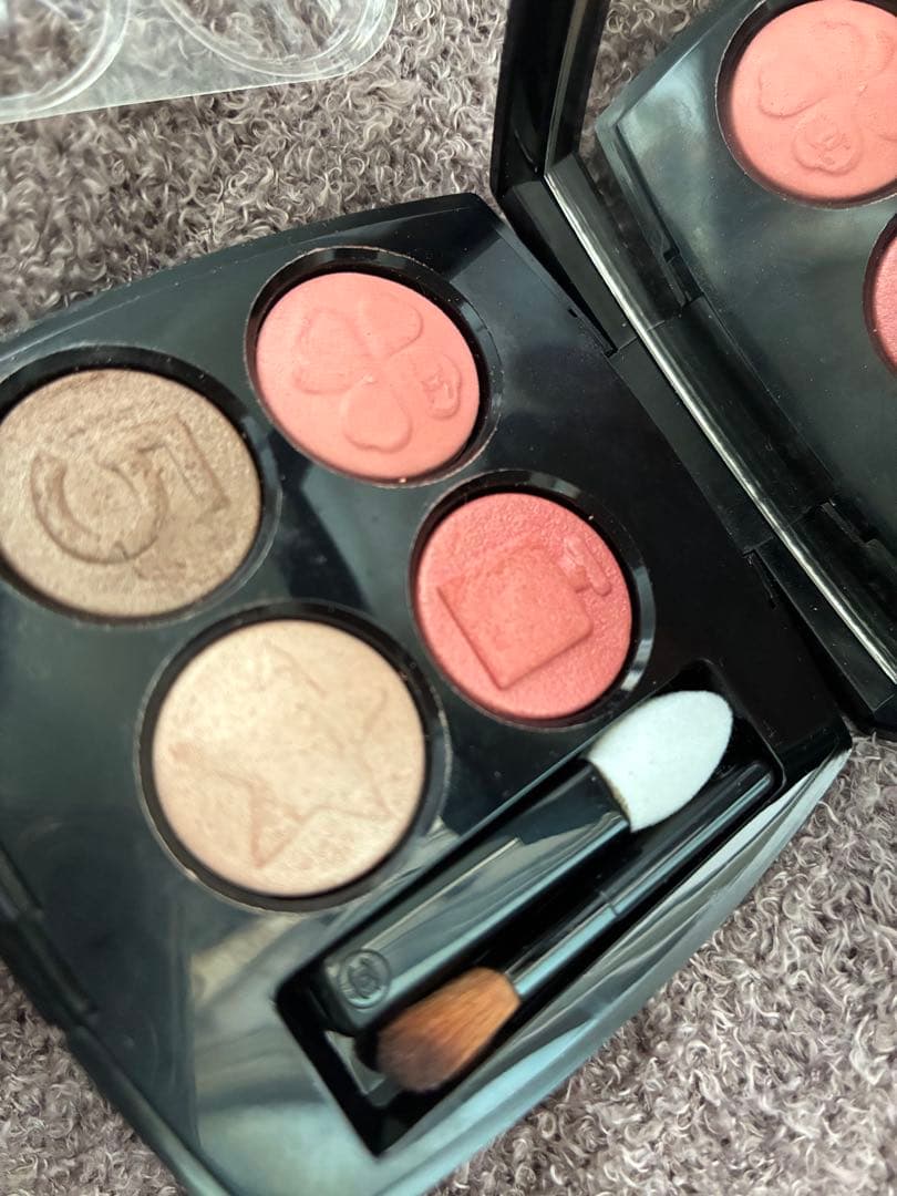 レキャトルオンブルブトン　ブトンマドモアゼル　209 シャネル　アイシャドウ