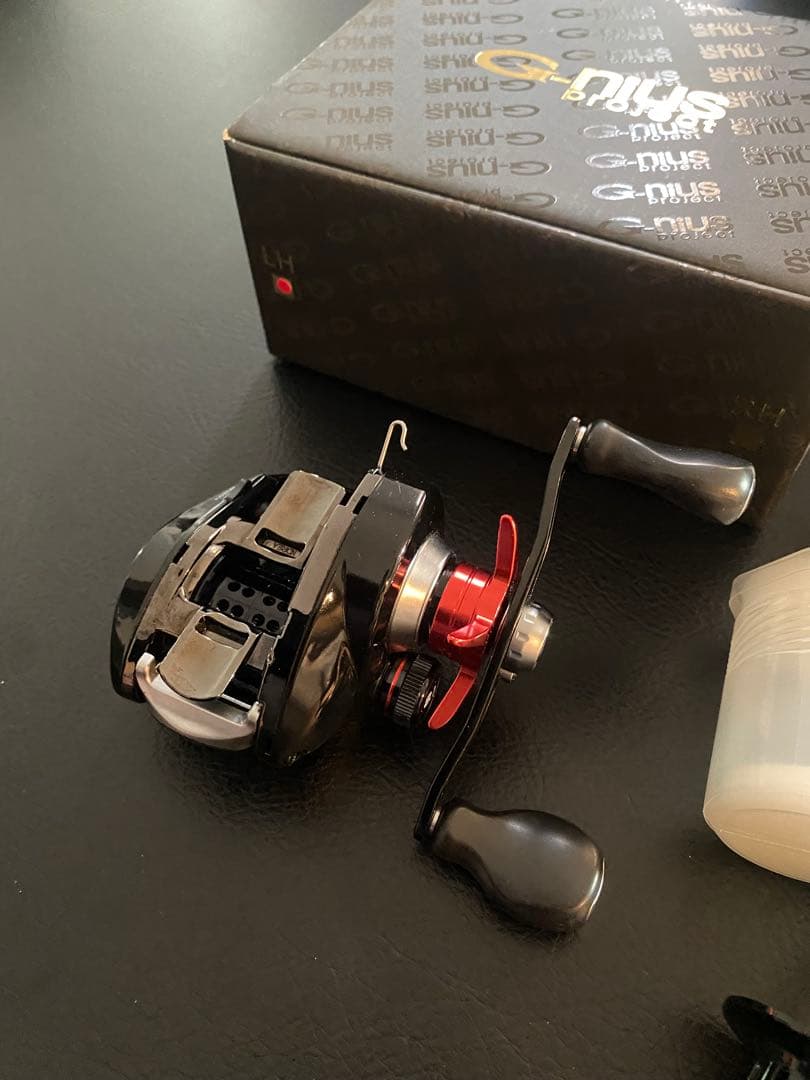美品　ジーニアス グラビアス ベイトリール　ギア比 8.1:1 ハイギアモデル