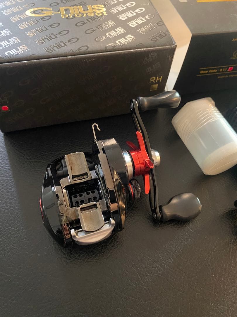 美品　ジーニアス グラビアス ベイトリール　ギア比 8.1:1 ハイギアモデル