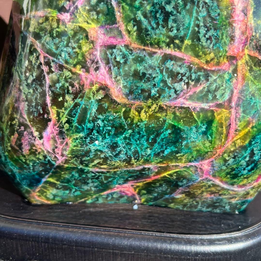 色鮮やかな石 台湾七彩石 色彩石 原石 天然石 パワーストーン 置物