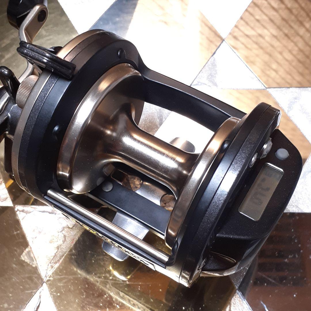 ダイワ 巨鯉 40W ベイトリール 遠投釣り 石鯛 イシダイ美品の通販はau