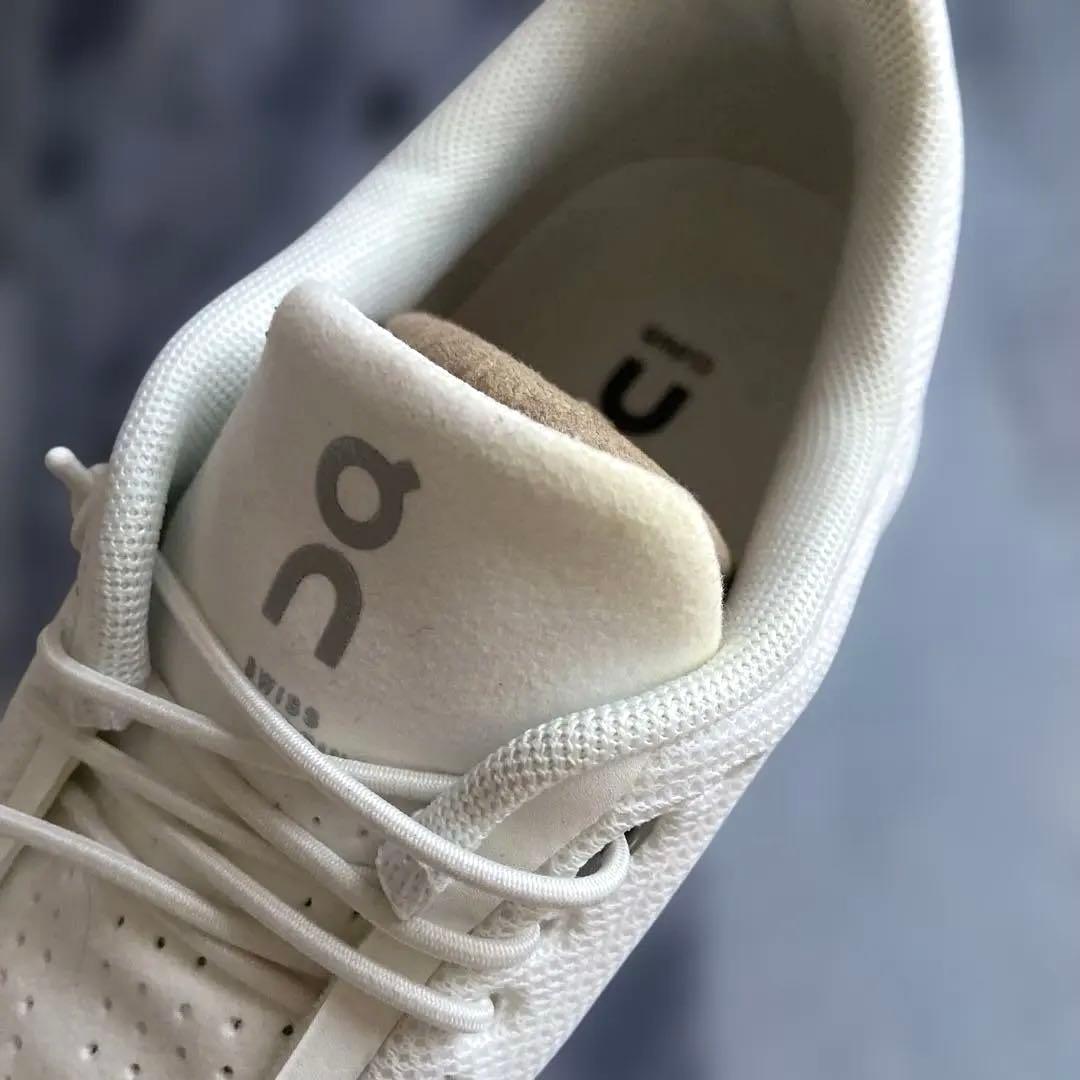 On Cloud 5 ホワイト スニーカー ★箱・付属紐付き