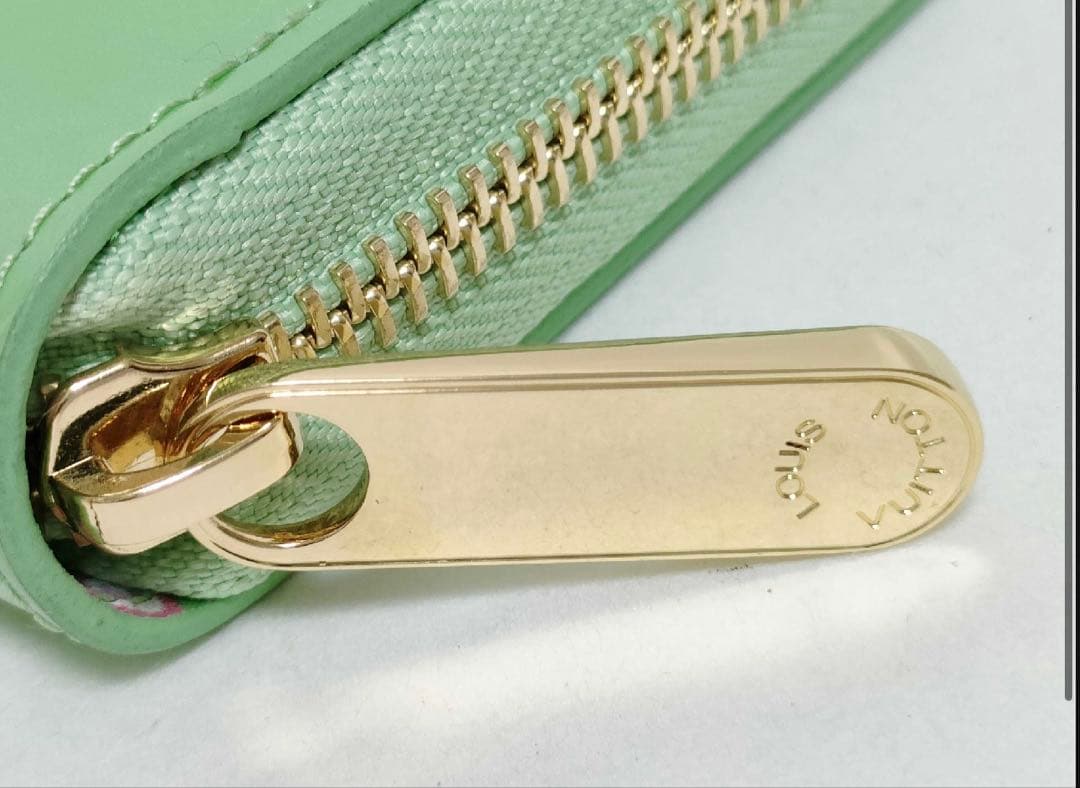 ヴィトン ジッピーウォレット ラウンド長財布 グリーン系 M82065